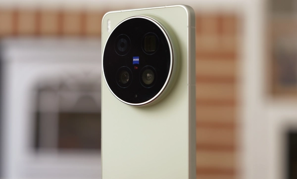 El imponente módulo de cámaras del Vivo X300 Ultra
